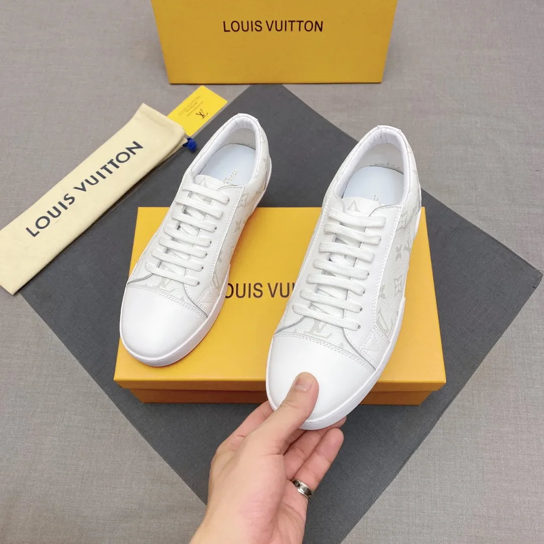 p360 LV men's shoes, casual shoes, sneakers, an international high-end brand, this model is the official classic model, 1:1 quality, made by famous manufacturers, made of Italian cowhide ➕PVC presbyoplasty material, perfect last shape, generous and fashionable design, attracting many consumers, top-grade cowhide inside, made of cowhide: what you want is high quality; dear friends, don't miss to forward the picture, the code number is 38_44 optional, No. 019